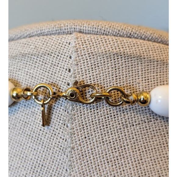 Vintage Monet White/Gold Graduated Bead Necklace W/ Signature Sister Clasp - Picture 3 of 5